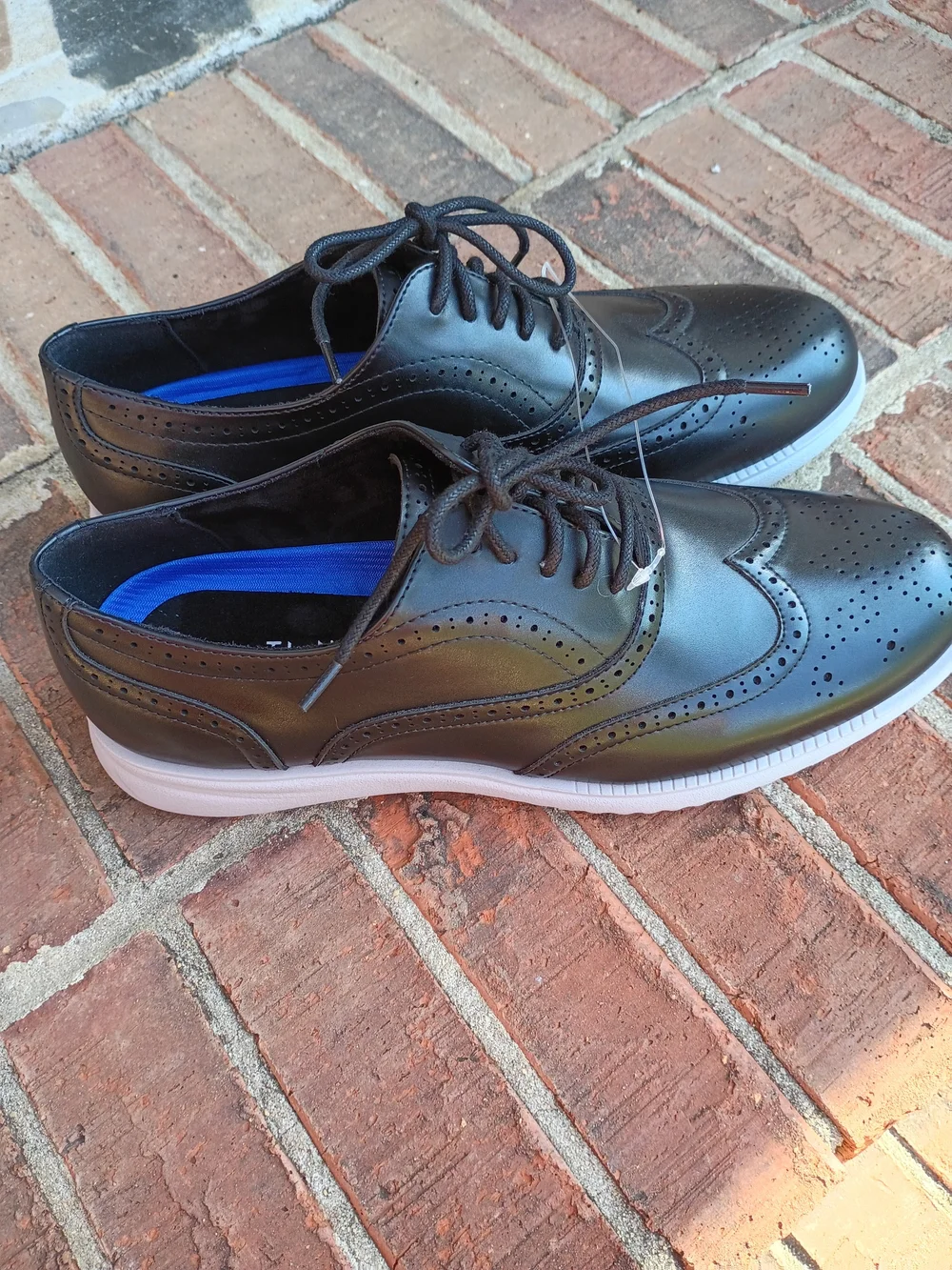 Reaction Kenneth Cole Men's Black Wingtip Dress Sneakers with Gray Sole NWOT